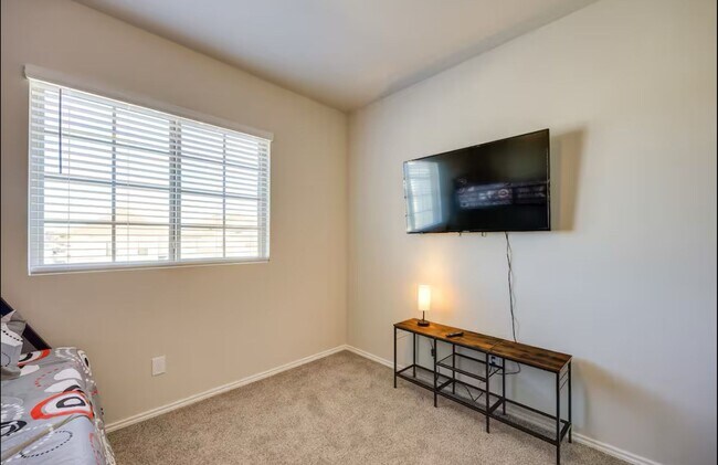 Building Photo - First Time Rental! 4 Bedroom 2 1/2 Bath ~M...