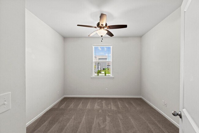 Building Photo - Holly Ridge Ranch Home available now!