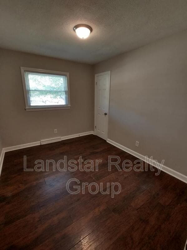 Building Photo - 5612 Walnut Way