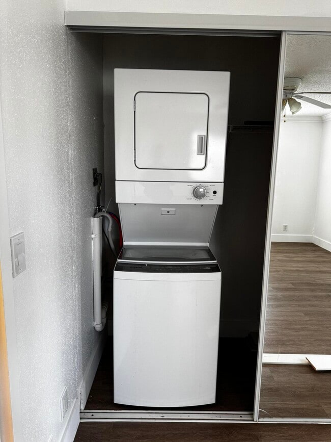 Building Photo - 103 Saxony C