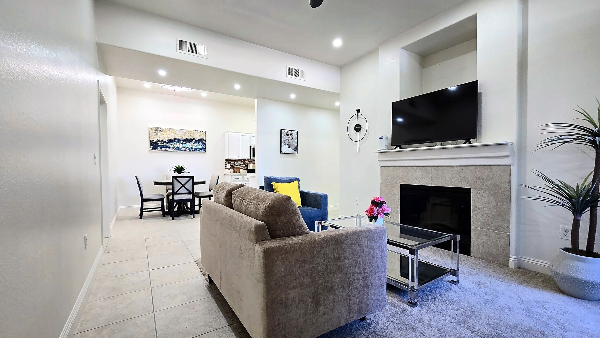 Building Photo - 2305 W Horizon Ridge Pky
