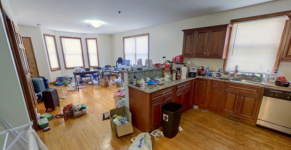 Building Photo - 112 Allston St