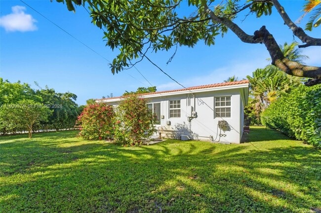 Building Photo - 1538 Funston St