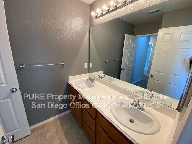 Building Photo - 1553 Hunters Glen Ave