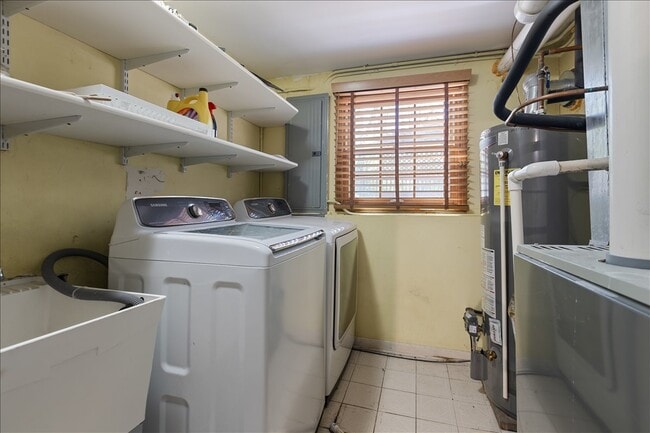 Building Photo - 33 Half Day Rd