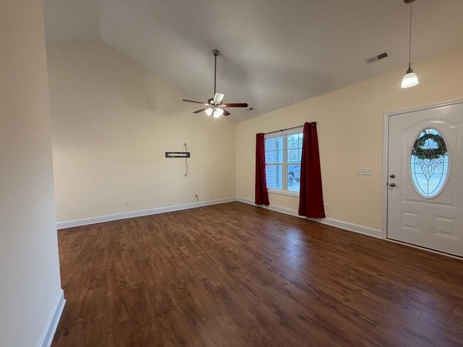 Building Photo - 4 BR Home in Quiet Neighborhood