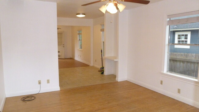 Building Photo - Fantastic cottage in SoCo