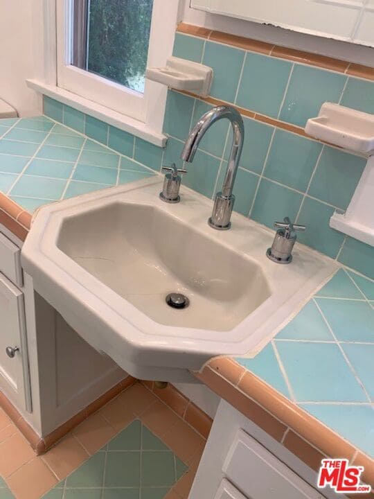 Building Photo - 1207 S Ogden Dr