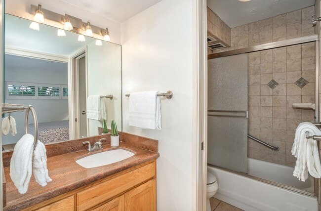 Building Photo - BeachFront Furnished Condo at Sugar Beach Resort, 1 Bed / 1 Bath with Ocean Views!