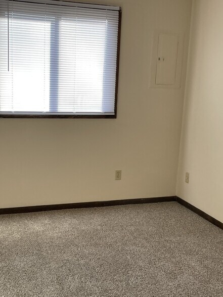 Master Bed - 302 Galvin Rd N