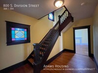 Building Photo - Big 3 Bedroom with Beautiful Stained Glass