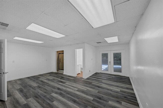 Building Photo - 172 Oak Forest Dr
