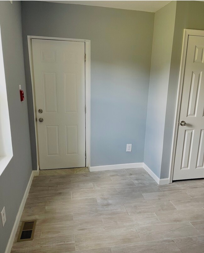 Building Photo - 6023 Summer St