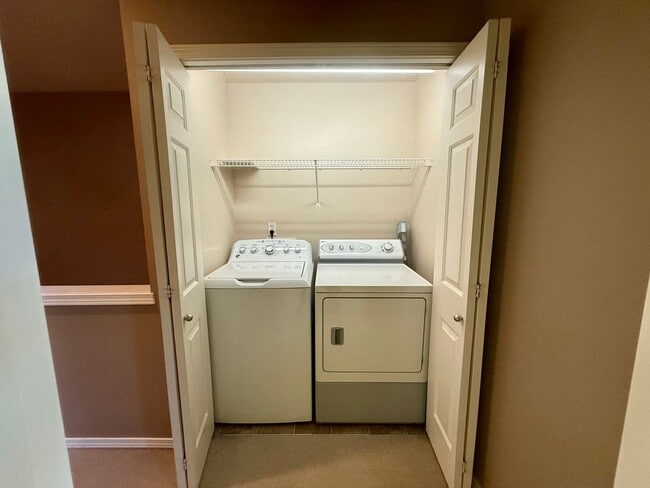 Building Photo - Greenlake Townhome