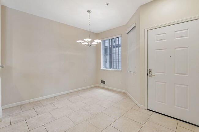 Building Photo - 2-Bedroom Condo in Prime Sunnyvale Locatio...