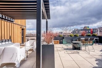 Building Photo - 1601 Park Ave