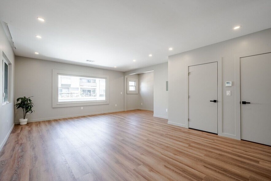Building Photo - 10 Esperanza Ave