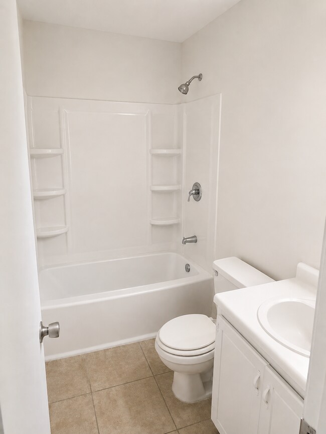 Building Photo - 142B