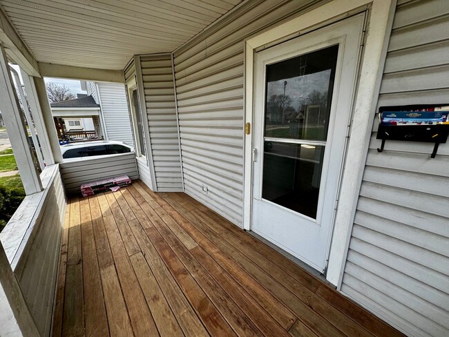 Building Photo - 5 Bed + Bonus Room House | Across from Park | 3 Stories | $1,450