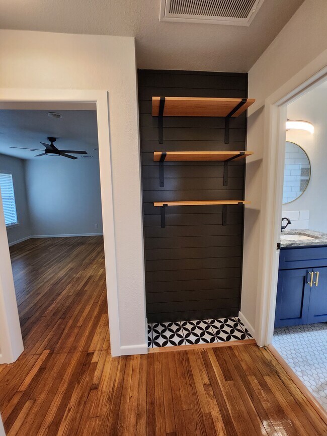 Building Photo - 1503 S 15th St