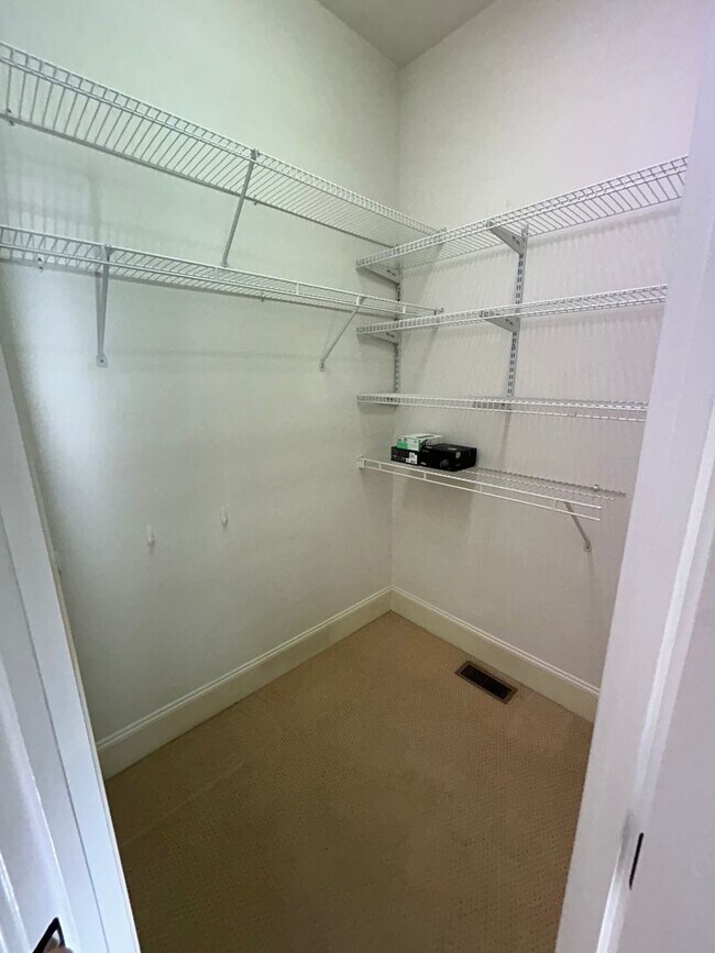 Building Photo - Executive Rental in West Rome $2,595