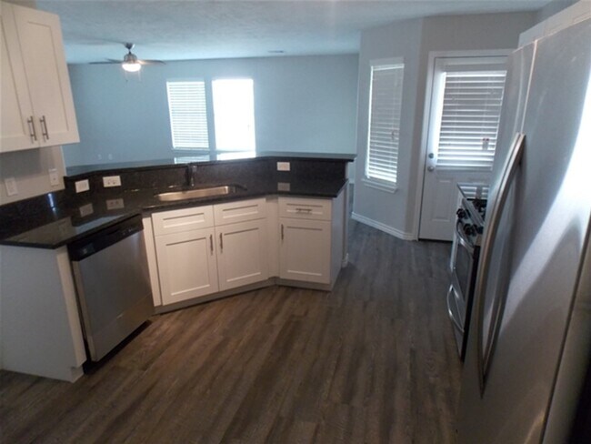 Building Photo - 13323 Ambrosa Dr