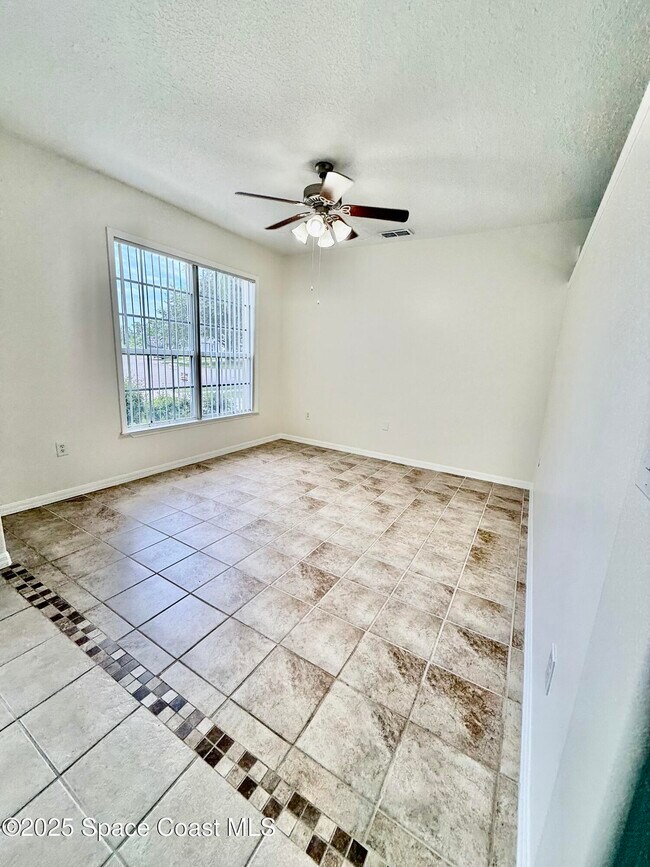 Building Photo - 1470 Kodak Dr