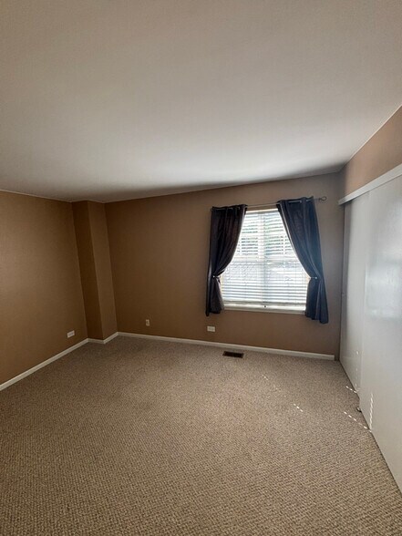 Building Photo - 517 Woodcrest Dr