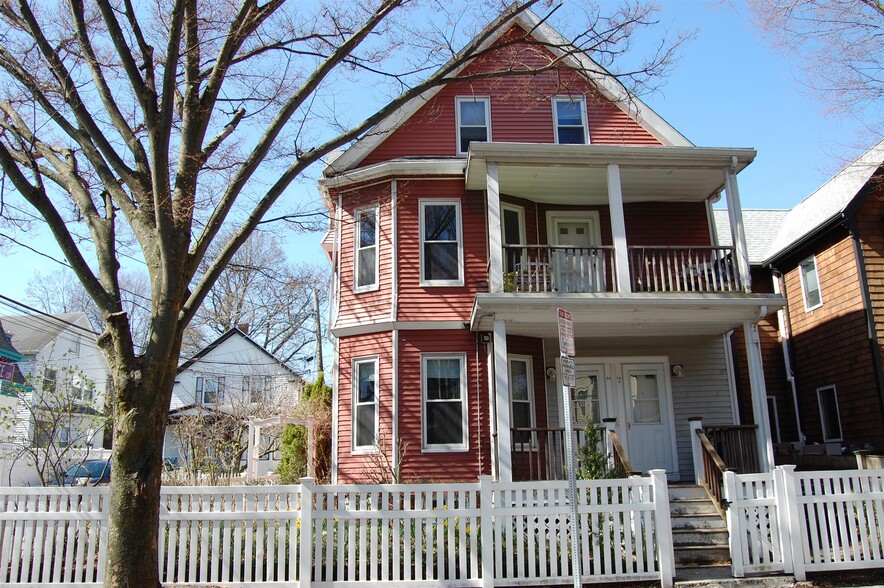 Building Photo - 14 Cottage Ave