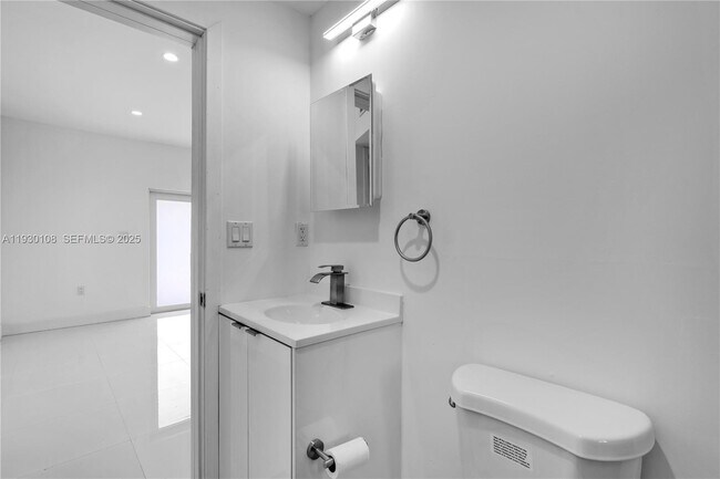 Building Photo - 21845 Goulds Ave