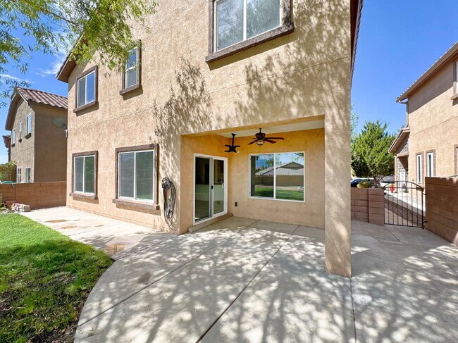 Building Photo - Wonderful 2 Story 3 BR Home in Loma Colorado