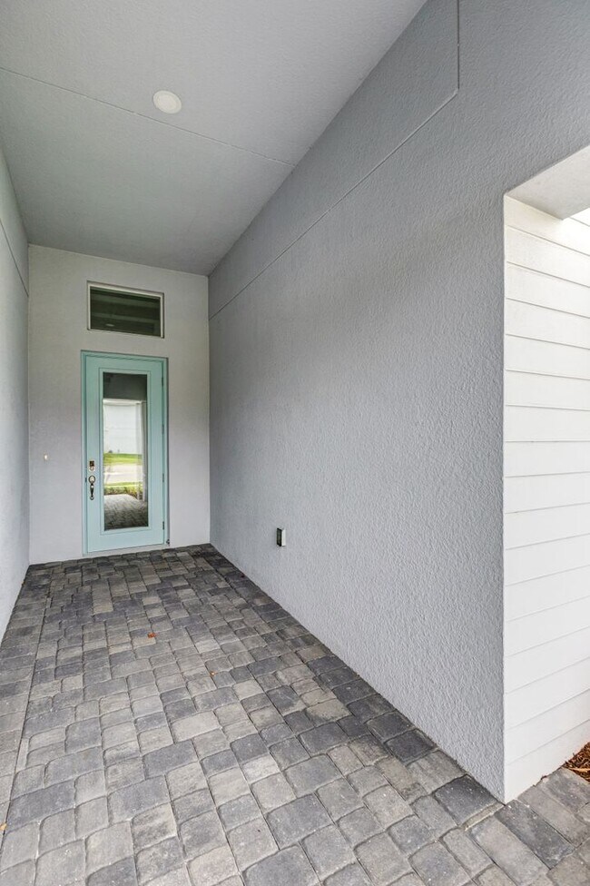 Building Photo - ** SEVEN SHORES ** 3+DEN / 2.5 BATH - BRAND NEW HOME! - LUXURY AMENTITES - PET OK - ANNUAL RENTAL