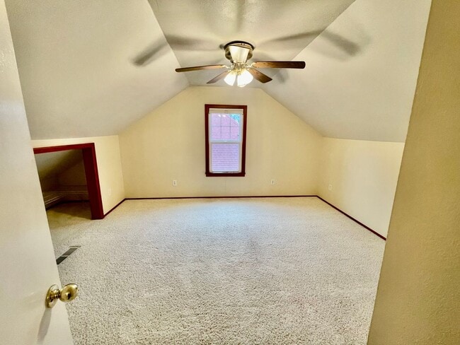 Building Photo - Rare Find, Large 3bd/2bathroom (w/ Bonus Rooms) House Near Rose City Golf Course