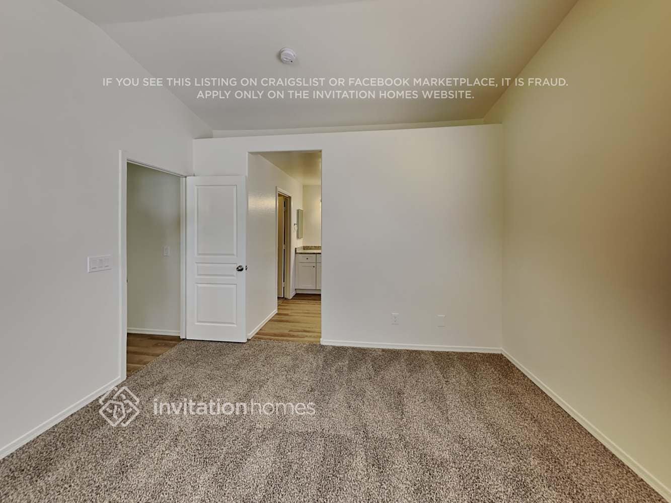 Building Photo - 2616 S 111th Dr