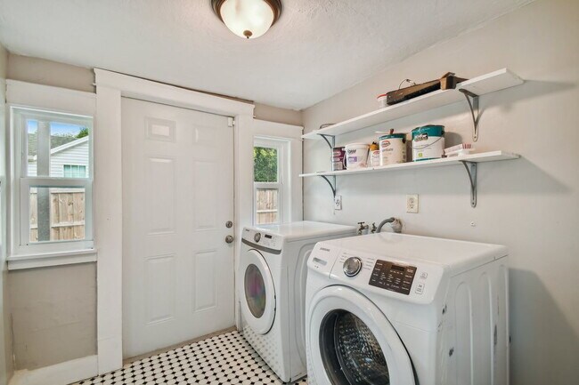 Building Photo - Beautifully restored 4 bedroom home with f...