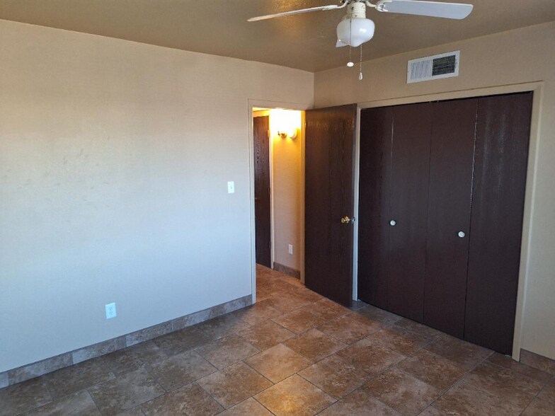 Building Photo - 454 Drake Ct