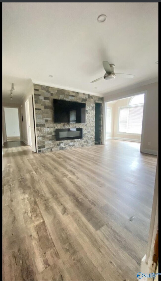 Building Photo - 1409 Liberty Dr