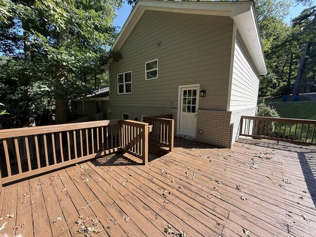 Building Photo - 1021 Sourwood Ct