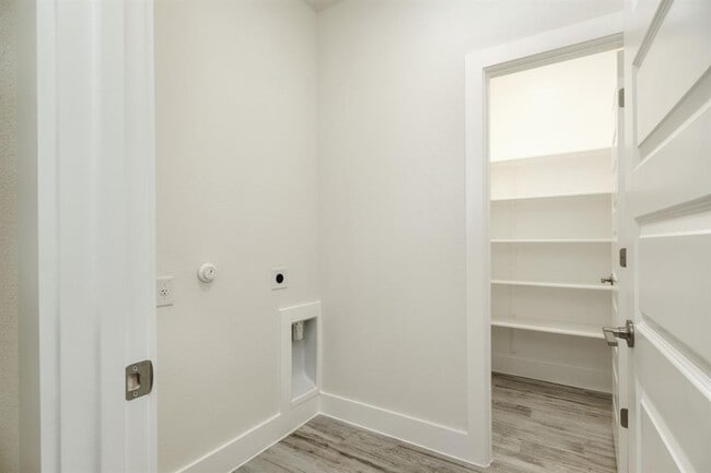 Building Photo - 438 Parkline Dr