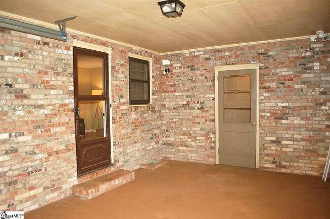 Building Photo - 506 Motor Boat Club Rd