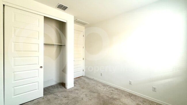 Building Photo - 14765 W Sand Hills Rd