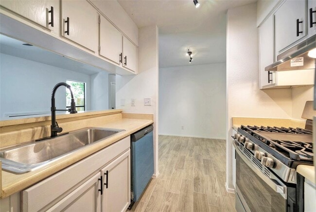 Building Photo - 12810 Tomanet Trail