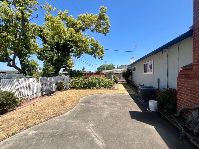 Building Photo - Lynbrook house ready now! $5075