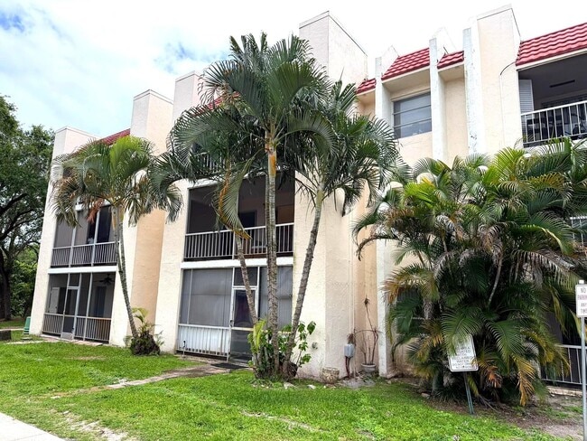 Building Photo - 644 NW 13th St