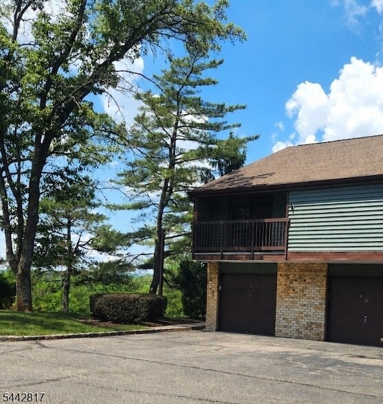 Building Photo - 18 Ridgedale Dr