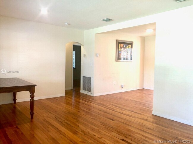 Primary Photo - 5760 SW 51st St
