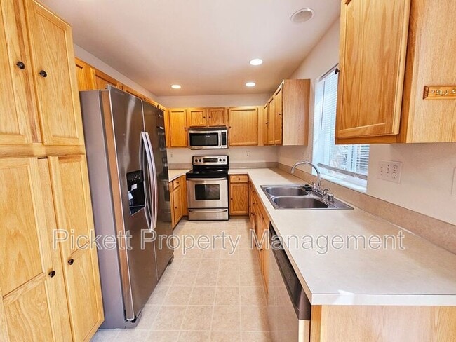Building Photo - 5715 Gateway Ln NE