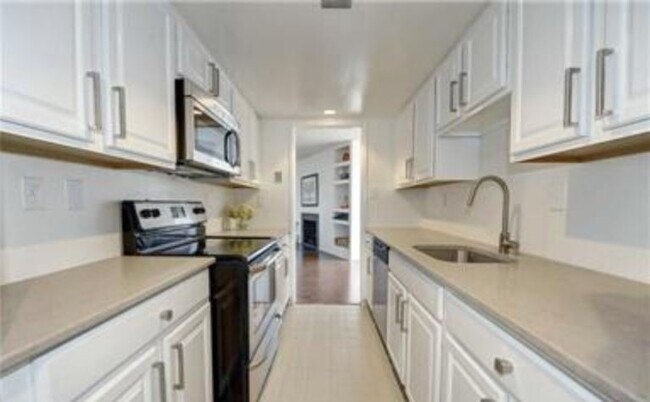 Kitchen - 3 Washington Cir NW