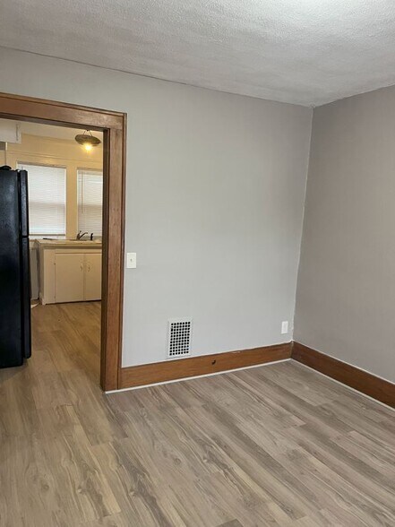 Building Photo - 16 Chatfield St