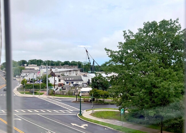 Building Photo - 132 W Boston Post Rd